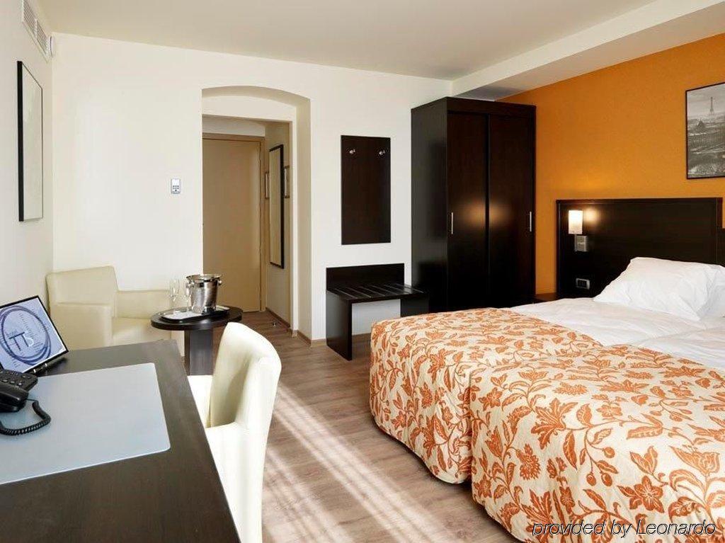 Hotel TTS Temse Buitenkant foto