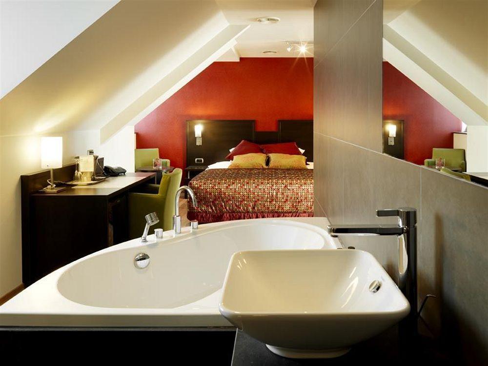 Hotel TTS Temse Buitenkant foto