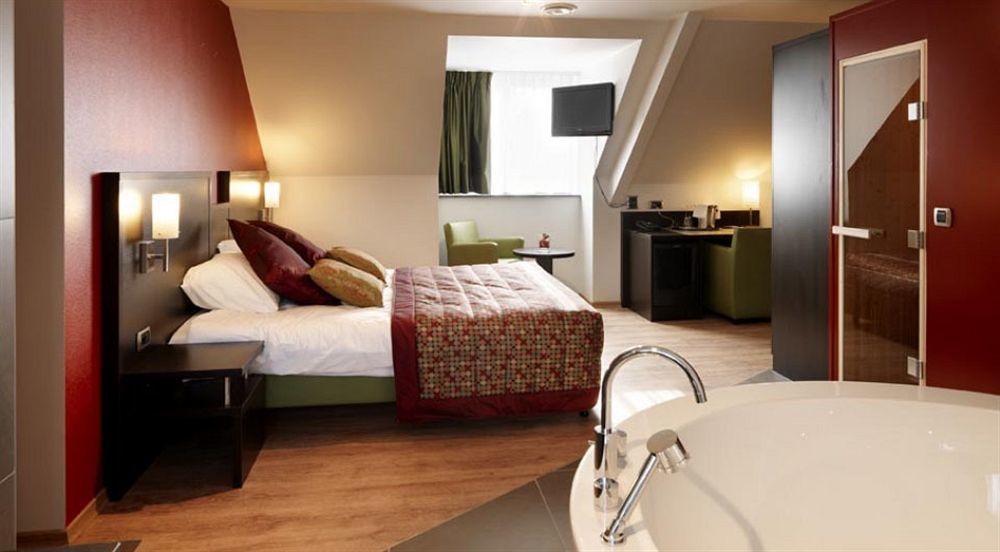 Hotel TTS Temse Buitenkant foto